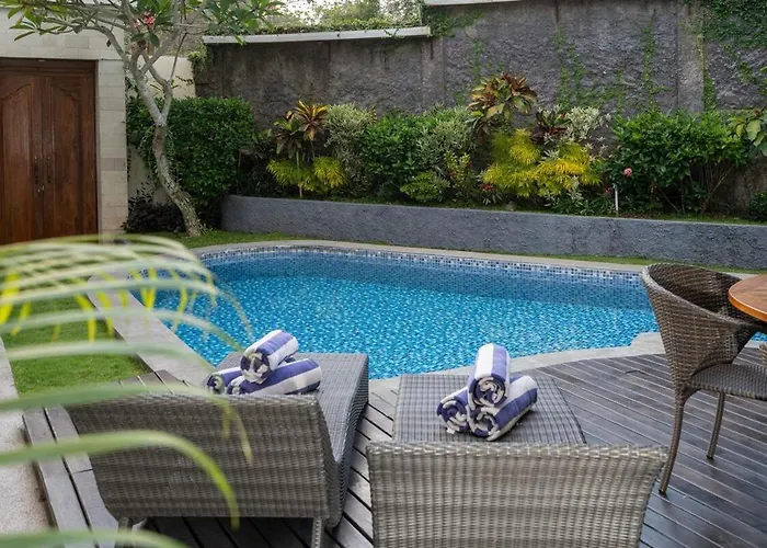 Casalola - 10 Min To Beach, Vast With Pool & Garden View Villa