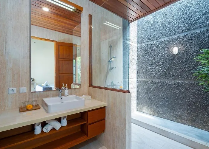 Casalola - 10 Min To Beach, Vast With Pool & Garden View Villa