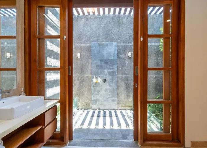 Casalola - 10 Min To Beach, Vast With Pool & Garden View * Uluwatu