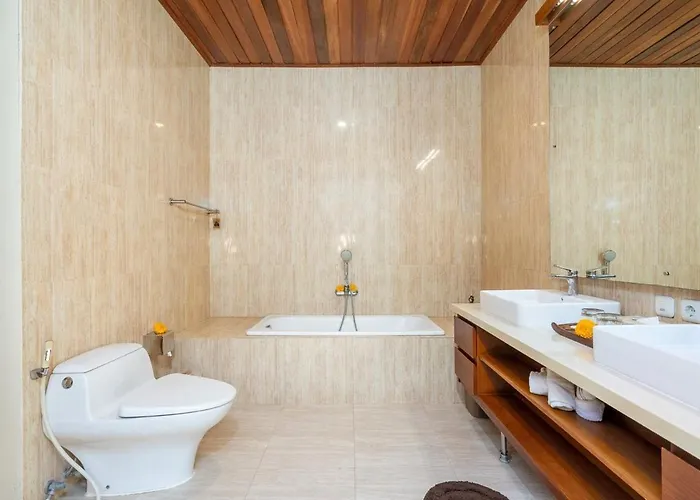 Villa Casalola - 10 Min To Beach, Vast With Pool & Garden View