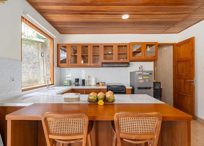 Casalola - 10 Min To Beach, Vast With Pool & Garden View Villa